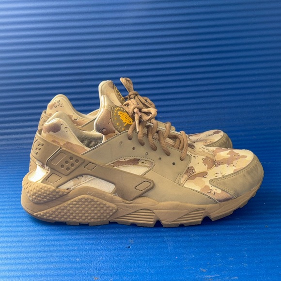 Size 10.5- Men's Nike Air Huarache Sneaker Brown Desert Camo Shoes AT6156-200